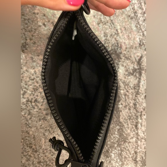 Cute little pouch with designs - Picture 2 of 3